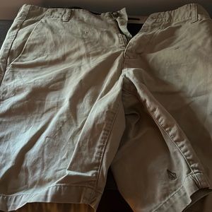 Volcolm khaki shorts
